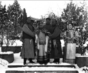 Cixi among four good-looking eunuchs Lady -in-waiting Der Ling to the side.  Such physical intimacy was bound to lead to sexual desires in her younger years.  In fact she fell in love with a eunuch, An Dehai, when she  was in her early thirties.  He was beheaded in 1869 and she suffered a breakdown.