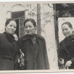 In Chongqing in 1940 the three sisters showed a united front and appeared in public together for the first time in more than ten years. Big Sister (left) and Little Sister (centre) were very close, whereas Red Sister (right) stayed slightly apart from them. 